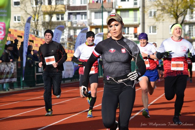 W Żaganiu zakończył się 6. Bieg Niepodległości. Na starcie stanęło 1,3 tys. uczestników, którzy oprócz biegu głównego pobiegli w Żagańskiej Mili. Rozegrano także biegi dla dzieci. Zwycięzcą szóstej edycji tego popularnego biegu został Mateusz Demczyszak, drugie miejsce zajął Kamil Makoś , a na trzecim uplasował się Adam Draczyński. Wśród pań najlepsza okazała się Sylwia Ejdys Tomaszewska, drugie miejsce wywalczyła Wioletta Paduszyńska a na trzecim miejscu podium znalazła się Agnieszka Gadomska.Imprezy z okazji Święta Niepodległości w Lubuskiem [PROGRAM]