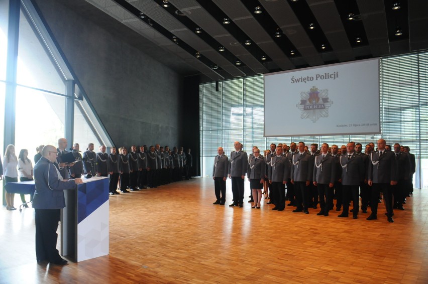 Kraków. Święto policji: wręczono odznaczenia i medale [GALERIA]