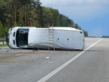 Wypadek na autostradzie A2! Przewrócił się samochód z butlami z gazem. Doszło do ich rozszczelnienia, wyznaczono objazdy