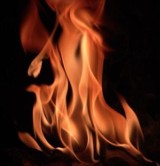 Nocny pożar w Radomiu. Kobieta w ciąży podtruta czadem
