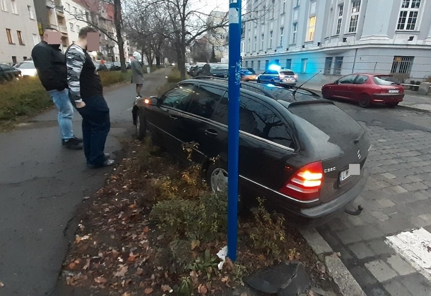 Wypadek przy rondzie Powstańców Śląskich we Wrocławiu [ZDJĘCIA]