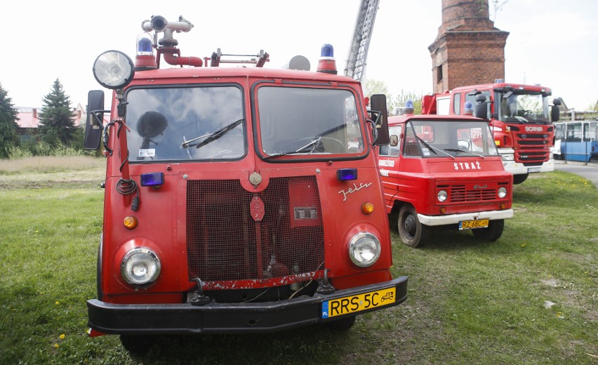 Wystawa plenerowa sprzętu strażackiego na 150-lecie rzeszowskiej straży pożarnej