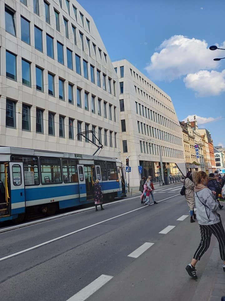 Kłopoty z tramwajami  w centrum Wrocławia. MPK: prace torowe i brak napięcia w sieci