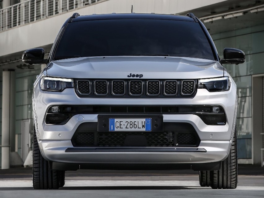 Zarówno Jeep Compass, jak i Volkswagen Tiguan, to...