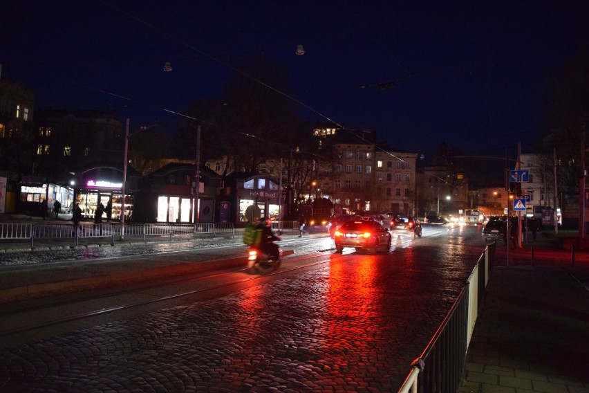 Utrapieniem mieszkańców Lwowa są częste przerwy w dostawie...