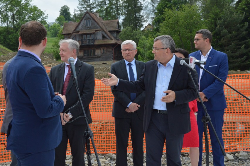 Minister Adamczyk na budowie nowego odcinka zakopianki [ZDJĘCIA, WIDEO]