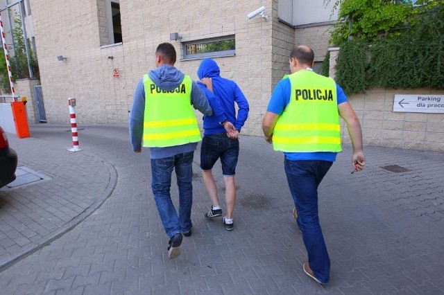 10 kibiców Lecha Poznań zatrzymanych za transparent na stadionie