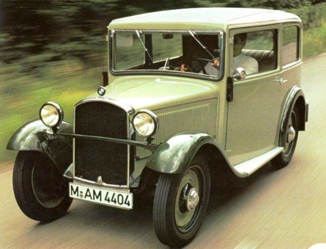 Pierwsze prawdziwe BMW: model 3/20 AM. We wczesnych latach 30. nie było zwyczaju by do wymyślania nazw zatrudniać agencje marketingowe
