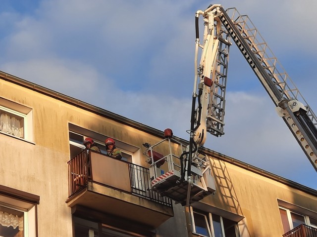 3-latek na balkonie bez opieki w Śremie. Do akcji ruszyli strażacy