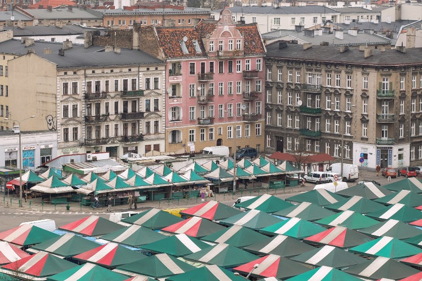 Agresywna kobieta dewastowała rynek na Łazarzu