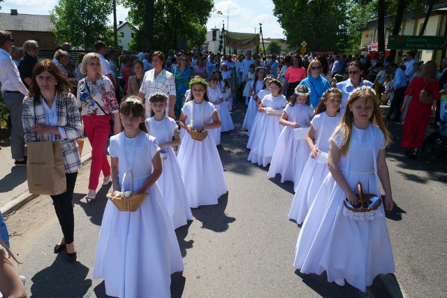 Prawdziwe tłumy wiernych wzięły udział w uroczystej procesji w parafii św. Katarzyny