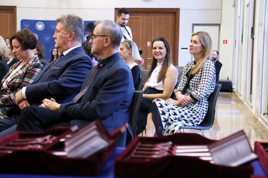 Pracownicy Uniwersytetu Medycznego w Lublinie otrzymali odznaczenia państwowe. Zobacz zdjęcia