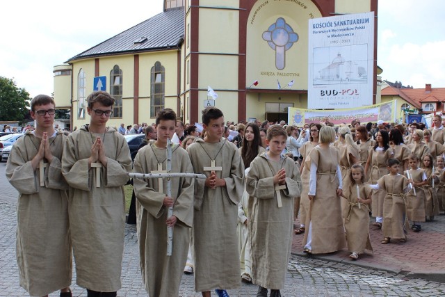 Korowód przeszedł ulicami miasta.