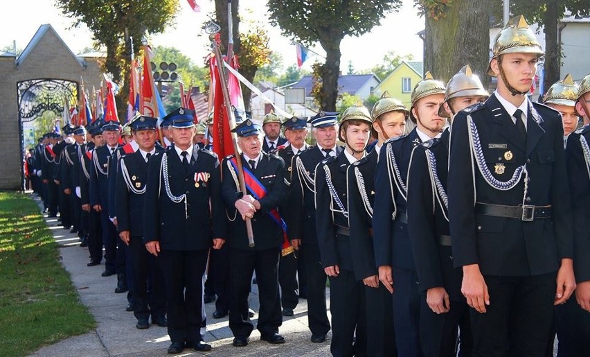 Samorządowcy i strażacy pielgrzymowali do Sulisławic (ZDJĘCIA) 