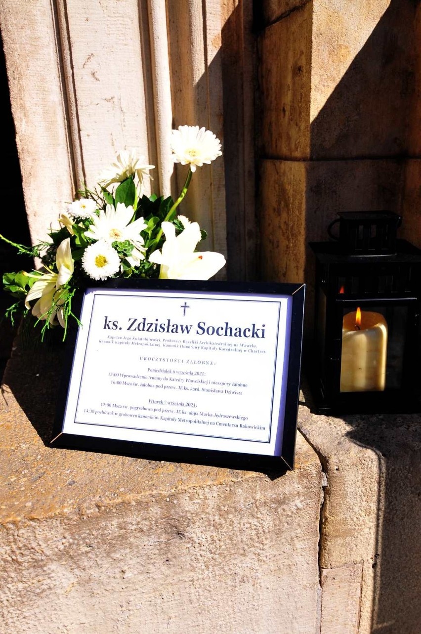 Na Wawelu rozpoczęły się dwudniowe uroczystości pogrzebowe proboszcza katedry śp. ks. prałata Zdzisława Sochackiego [ZDJĘCIA]
