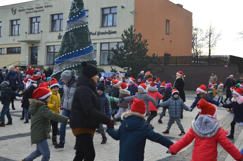 W Stąporkowie już święta. Pani burmistrz w roli... Mikołaja (ZDJĘCIA)