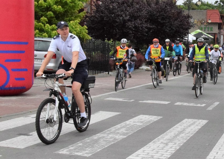 Kruszwiccy policjanci patrolują miasto na rowerach. Zwracają...