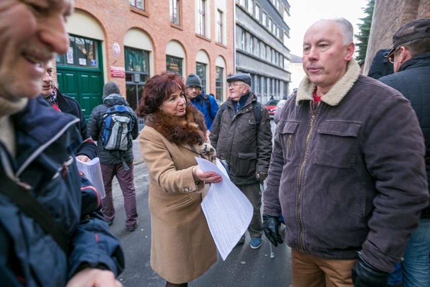 Manifestacja środowisk mundurowych w Krakowie [ZDJĘCIA, WIDEO]