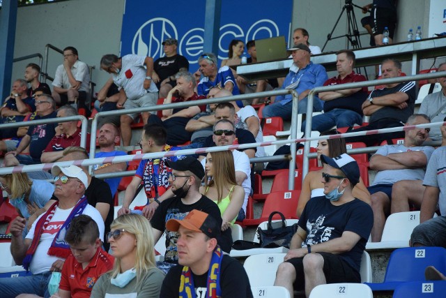 Kibice Odry Opole chętnie skorzystali z możliwości wybrania się na mecz 31. kolejki Fortuna 1 Ligi z Wigrami Suwałki. Zobaczcie, jak wspierali opolską drużynę na stadionie przy ul. Oleskiej.