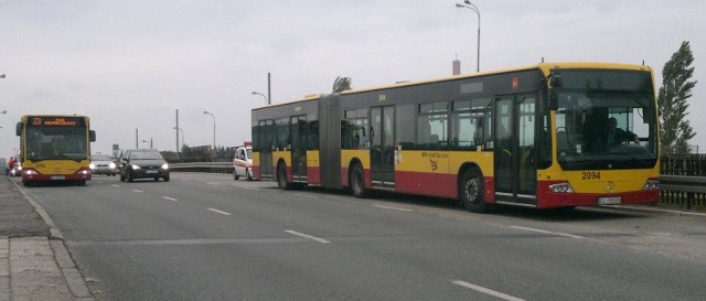 Kobieta wybiła głową szybę w autobusie MPK. Po gwałtownym hamowaniu ranne zostały 4 osoby.