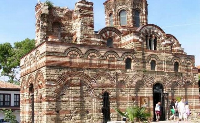 Jedna ze starych cerkwi w Neseberze.
