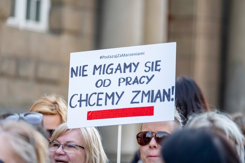 Strajk nauczycieli zawieszony 25.04.2019. Koniec strajku od...