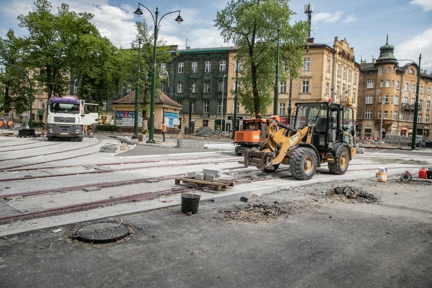 Kraków. Zmiany w ruchu na ul. Dietla. Tramwaje na Stradomską wrócą w czerwcu. W mieście są też inne remonty powodujące utrudnienia