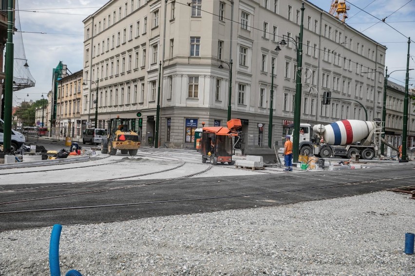 Kraków. Zmiany w ruchu na ul. Dietla. Tramwaje na Stradomską wrócą w czerwcu. W mieście są też inne remonty powodujące utrudnienia