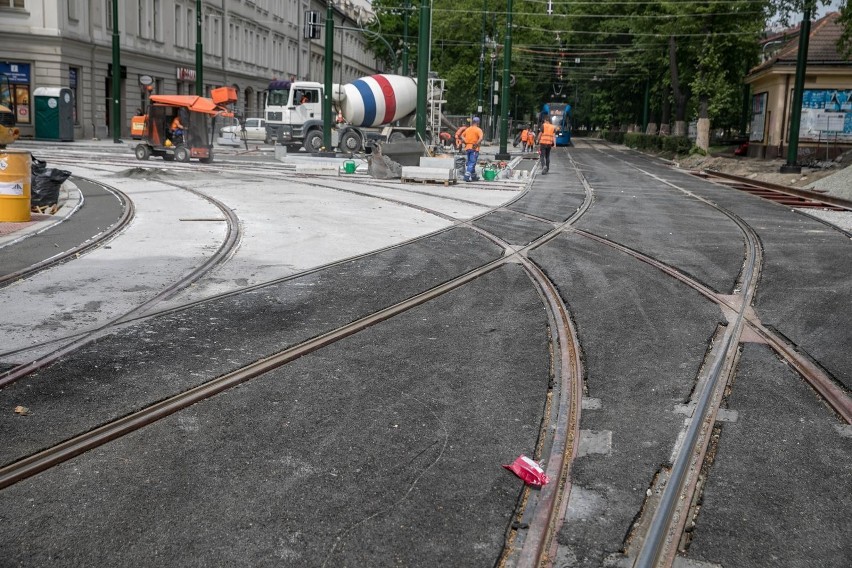 Kraków. Zmiany w ruchu na ul. Dietla. Tramwaje na Stradomską wrócą w czerwcu. W mieście są też inne remonty powodujące utrudnienia