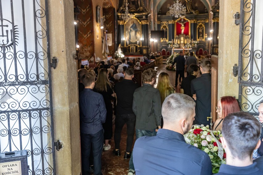 Pogrzeb Michała i Aleksandra. Ofiary tragicznego wypadku przy moście Dębnickim w Krakowie spoczęły na cmentarzu w Wieliczce