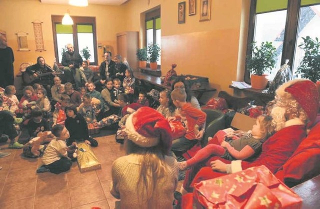Dzięki zbiórce studentów PK Mikołaj obdarował ponad 300 dzieci