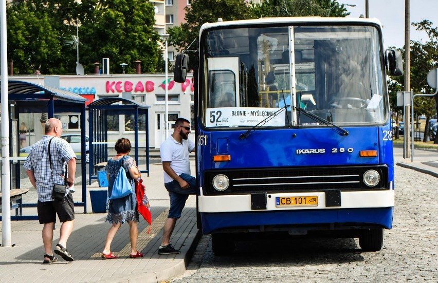 Zabytkowe autobusy na linii 52 w Bydgoszczy. Można jeździć do końca długiego weekendu