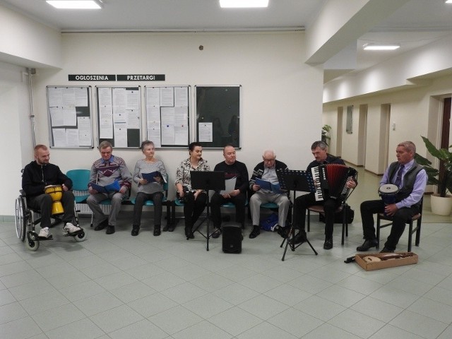 Wychowankowie Środowiskowego Domu Samopomocy w Połańcu zaśpiewali kolędy