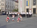 "Sto lat Katowice!". Koncert Orkiestry Dętej na 157. urodziny miasta. Przed Teatrem Śląskim były prawdziwe tłumy! [ZDJĘCIA]