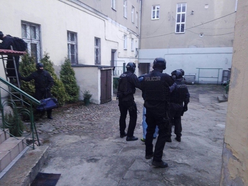 Policjanci zatrzymali w Gnieźnie poszukiwanie małżeństwo...