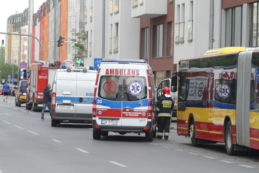 Wrocław: Wybuch bomby na przystanku przy ul. Kościuszki