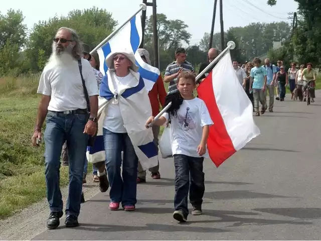 Tradycyjny marsz z Rymanowa do oddalonego o 5 km Wróblika.