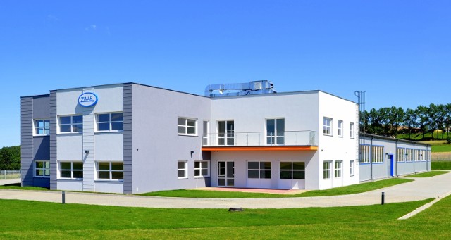 Nowa siedziba firmy mieści się w Kębłowie Nowowiejskim.
