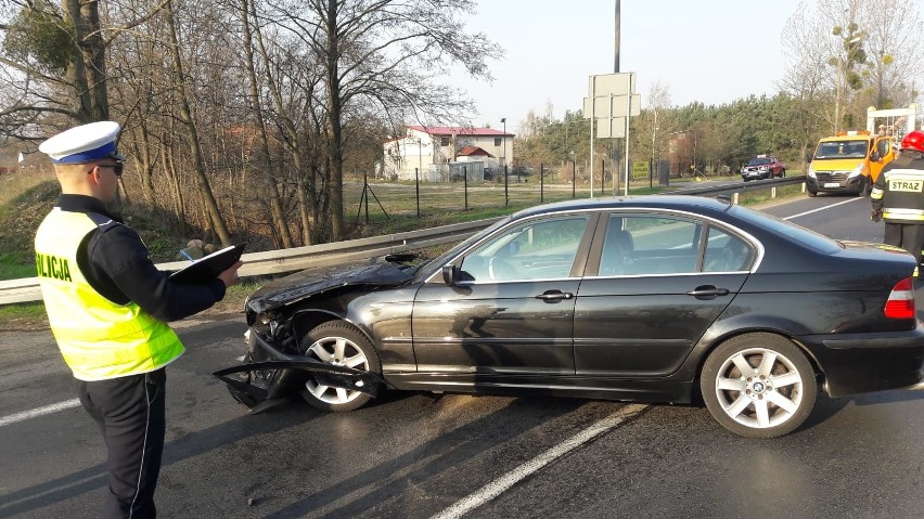 Auto jechało drogą krajową nr 10 w kierunku Torunia....