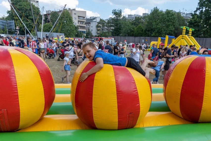 Dzień Dziecka w Krakowie 2023. Wielka Parada Smoków, widowiska teatralne i autoportret z klocków Lego