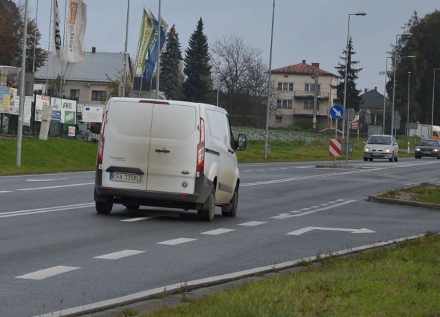 Jeden z nowych chodników ma połączyć Proszowice z Opatkowicami