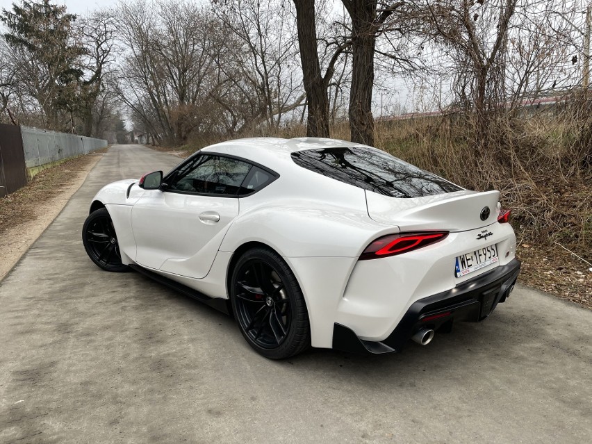 W chwili debiutu Toyota GR Supra była dostępna z jednym,...