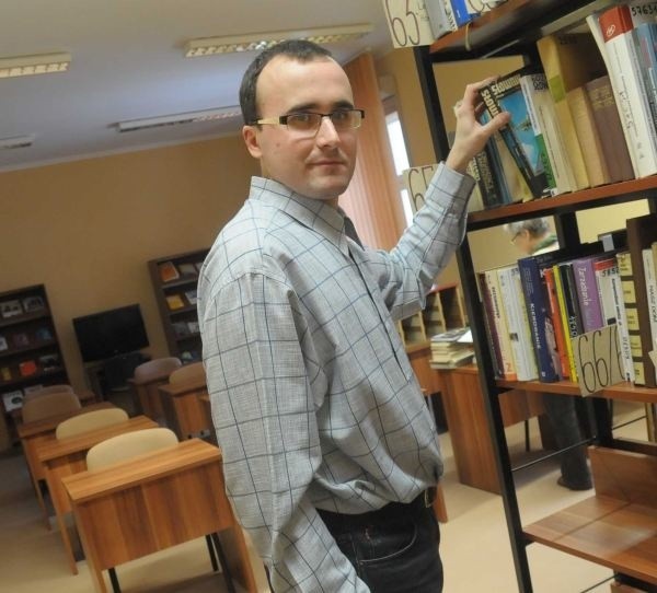 - Zapraszamy do naszej nowej siedziby - mówi Jarosław Janyk, pracownik biblioteki.