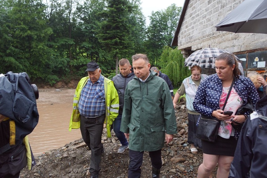 Gmina Wiśniowa. Prezydent odwiedził zniszczoną przez wodę Węglówkę [ZDJĘCIA]