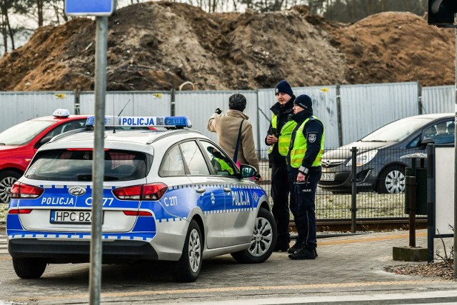 Policjanci z Wydziału Ruchu Drogowego KMP w Bydgoszczy wspólnie z ZDMiKP przeprowadzili 8 lutego działania w rejonie skrzyżowania ulic Akademickiej i Kaliskiego.