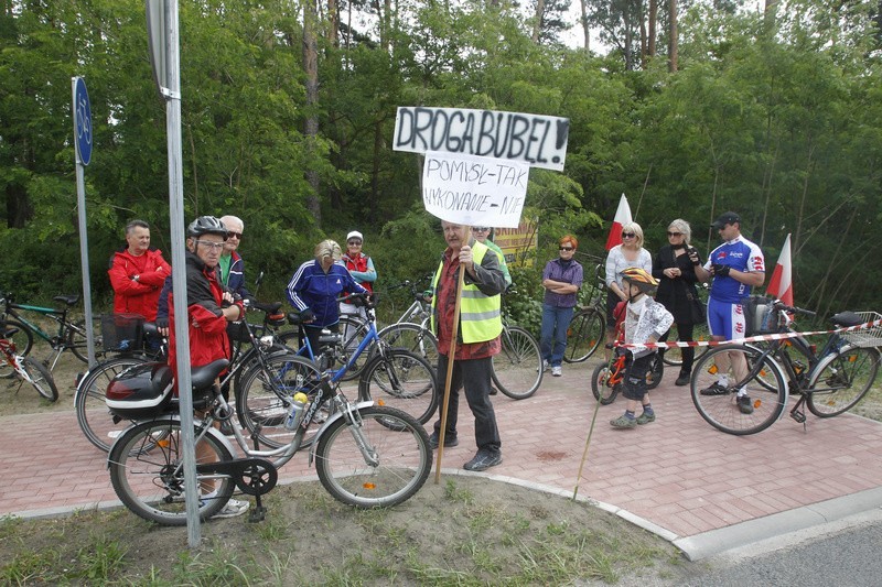 Protest w Tanowie. Zamiast ścieżki będzie chodnik 