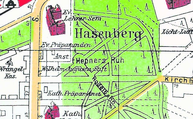 Zacisze Hepnera pojawiło się na planie Torunia w latach czterdziestych XIX stulecia. Przetrwało na nich do roku 1920. Tu widzimy je na planie miasta z 1916 roku. Obok tor saneczkowy, od którego wzięła swoją nazwę Rudelka