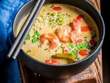Zupa w stylu tajskim z krewetkami...