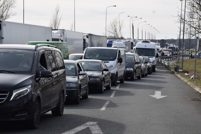 Spowolnienie ruchu na A2 przed Świeckiem przy wyjeździe z Polski do Niemiec.