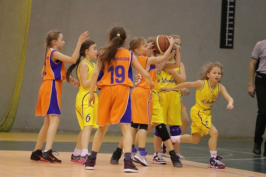 Pierwszy mecz najmłodszych koszykarek Unii Basket [WIDEO, ZDJĘCIA]